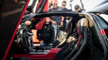 Стоят такие и думают: пляяяя, и кто же теперь это всё оттирать будет??! ... а запаах