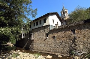 Манастир в г.Дряново, Болгария. Можно увидеть туалет над рекой. Не знаю действующий сейчас, но когда то был.
