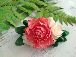 Жена делает.