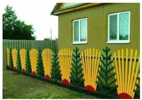 А заборчик классный, очень необычно и симпатично!