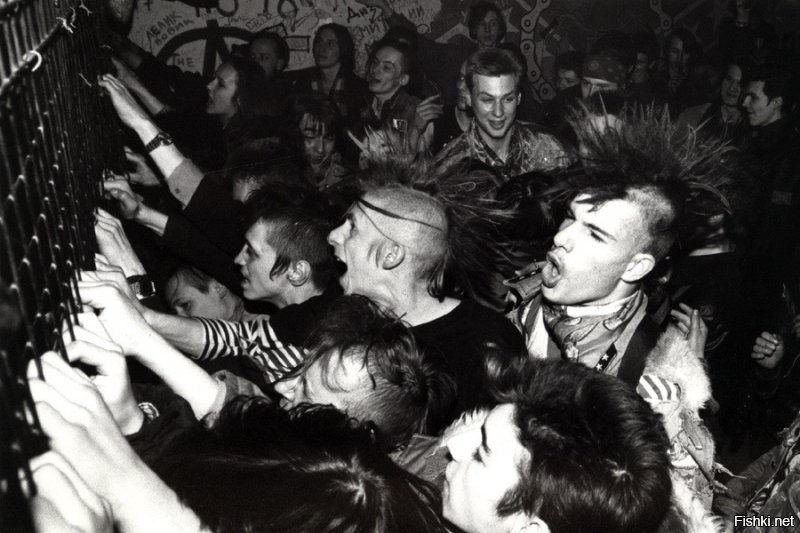 На концерте рок-группы «Монгол Шуудан». 1992.