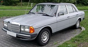 Fiat 125   итальянский автомобиль среднего класса, представленный Fiat в 1967 году.

Mercedes-Benz W123   семейство легковых автомобилей бизнес-класса немецкой торговой марки Mercedes-Benz, являющееся предшественником современного E-класса. Официальная премьера состоялась 29 января 1976 года[1][2], хотя производство было налажено ещё в ноябре 1975 года.