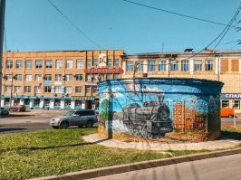 Сейчас их заменили билборды.©
Не всегда и не везде. У нас в Курске. Улица Сонина.