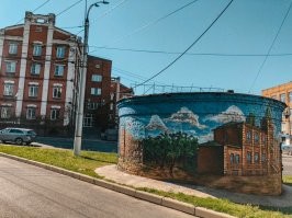 Сейчас их заменили билборды.©
Не всегда и не везде. У нас в Курске. Улица Сонина.