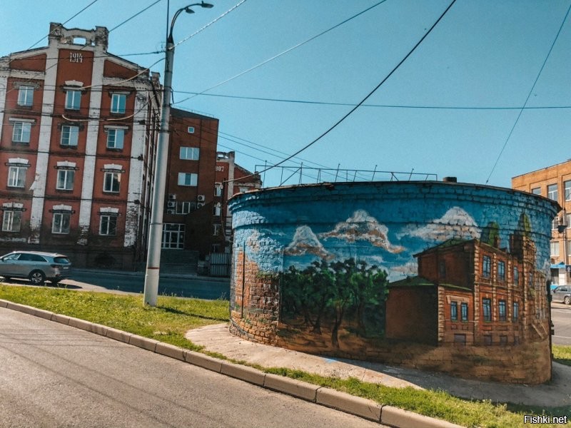 Сейчас их заменили билборды.©
Не всегда и не везде. У нас в Курске. Улица Сонина.