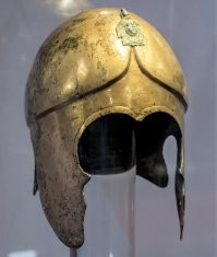 На шлеме еще прорези сверху не хватает.Видимо Севт 3 был тот еще х"й...)))