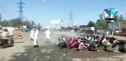 Понятно...  "потребовалось найти дополнительное спальное место" - шикарные спальные места!!!
Даже палаток у властей не нашлось.    Палатки для более состоятельных.
"На фото не больные люди" - но тем не менее "у клиента положительный результат теста". А что такое положительный результат?  Откуда такая уверенность. что там нет больных?  Вот их и "самоизолировали".
Надо бы этих бездомных еще продезинфицировать...