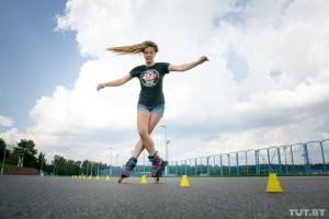 В Интернете пишут, что она умерла. Зато в Белоруссии есть вот такая: Василиса Маслова. Красавица-роллерша.