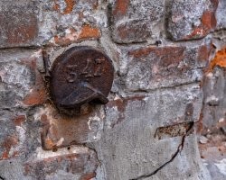 Сразу видно поклонника этого стиля. Репер выглядит вот так. А мартышки в голдовых цепях и наколках - рЭперы.