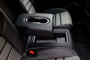 Про ТСИ и ДСГ - WV заявляет, что исправили после 2017 все "детские болезни" и теперь все отлично. Время покажет. Хотя, ведь знают негодяи все и все понимают, на Порши свои ведь не ставили "ДСГовно" ни в 2010 на 2-ое поколение, ни сейчас на 3-е поколение тоже не ставят, хоть и кричат на каждом углу, что 3-е поколение ДСГ отлично работает и не ломается))) Ну и немного не в тему, но больной для меня вопрос, мечтаю спросить лично у дизайнера порша, это - задний подлокотник, особенно подстаканники... хер с ним, что Ваг ставит их во всякие "Поло" и "Рапиды"... так он убог и не функционален до безобразия, на нем и руку держать неудобно (локоть соскальзывает в пластиковый подстаканник и больно) и стаканы с напитком брать ближней рукой невозможно, приходится дальней дотягиваться... словом, у меня в голове не укладывается, как в авто за 80 тыс евро, можно было экономить на 100 евро. это скотство какое-то.