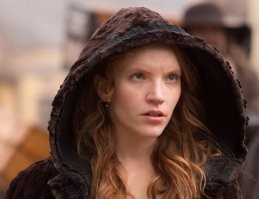 "Изначально роль королевы Дейенерис Таргариен досталась актрисе Тамзин Мерчант, которая даже сыграла в пилотной серии, так и не вышедшей на экраны"
вот эта Тамзин Мерчант: