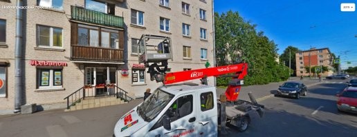 Новочеркасский, 40.  Сейчас троллейбусы по той стороне не ходят, но тогда не было проезда по Заневскому до Ладожской и возможно схема движения была другая. Непонятно, как туда попал 1 маршрут.