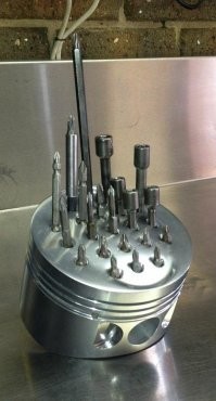 Кто-нибудь пробовал сверлить эту деталь?
Будете неприятно удивлены, что ваше острое и 
крепкое сверло ничего не может сделать.
Этот совет - отстой, 
остальные - красивые картинки.