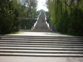 в таганроге тоже длинная лестница есть