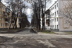 Уралмаш очень уютный мкрн, без высоких построек в большей своей части, уютными парками. Местами запустение конечно, дороги не такие ровные как в центре, но и без суеты центральных улиц.