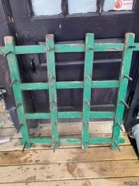 Что за бред?? Эта хлипкая, легкая, деревянная непонятно зачем созданная даже 100 метров не проживет. Вот настоящая боронилка.