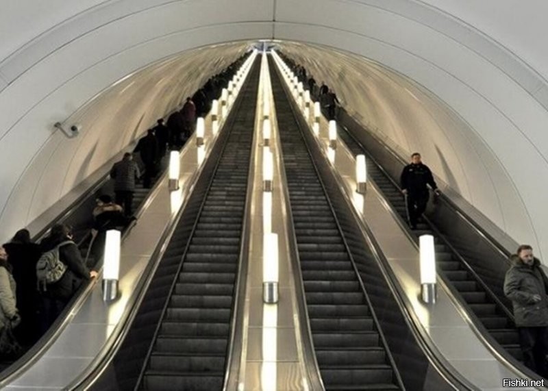 Арсена льная  станция Киевского метрополитена 105,5 метров.