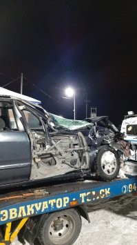 ""Роман Тюняев
Живы. Женщина ударилась ,но наверное ещё и шок. Мужику помогли вылезти,вся морда замята была с его стороны( прямо повезло ноги не зажало) с каргалы УАЗик-скорая шла, забрала сразу женщину мужик сам ходил
14 дек 2019""