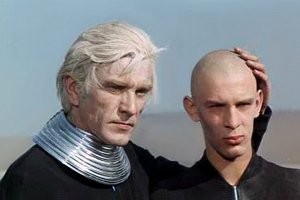 Знакомые все лица)) Вадим Ледогоров, звезда советского кино, в 90-х вместе с отцом, у которого узнаваемости и заслуг заметно больше, переехал в Новую Зеландию.