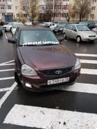 Он так паркуется, у него дела. Дела у прокурора, однако...