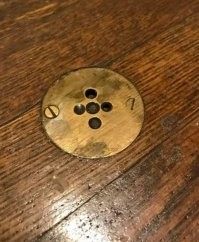 Вообще-то это отверстие для вентияции межэтажных перекрытий...