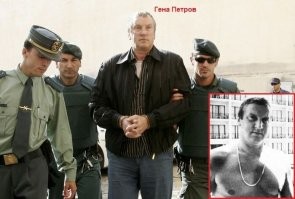 Бандит стал "известным предпринимателем". На фото арест русского мафиозо в Испании.
А от осинки не родятся апельсинки.