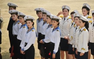а северным кореянкам пластику государство делает ? Лично Ким Чен Ын наверное.