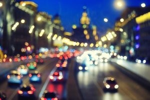 У меня -8. По дому и знакомым местам могу спокойно передвигаться. Только человек АБСОЛЮТНО не понимающий что такое близорукость мог написать такое. При близорукости не пропадает видение предметов, пропадает резкость. То есть размываются контуры, границы. Представьте просто бинокль с ненастроенными окулярами. Иди как смотреть через запотевшее или сильно мокрое стекло. Не знаете сути, нечего и писать фигню! Не позорьтесь.