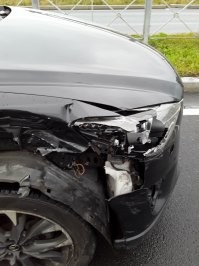 Ну тут джипятина вроде. А вот нас догнали... Старушка фактически испугом отделалась. А виновник влетел солиднее. Более того! Пока ждали комиссара в него стоящего влетела дама и всю правую сторону отрихтовала качественно, так что подушки сработали.