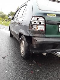 Ну тут джипятина вроде. А вот нас догнали... Старушка фактически испугом отделалась. А виновник влетел солиднее. Более того! Пока ждали комиссара в него стоящего влетела дама и всю правую сторону отрихтовала качественно, так что подушки сработали.