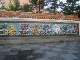 Вот такой садик обнаружила года 4 тому назад в Питере. Как пройти - не знаю. Просто гуляла. Шла от Русского музея.