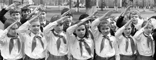 Бразильский пианист сыграл гимн Советского Союза при помощи АК-47