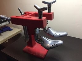 Если жмет, натирает и плохо пахнет: 10 способов решить серьезные проблемы с обувью