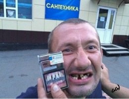 1. Зубы чистить надо после еды ко всему прочему. Уже через несколько минут остатки трапезы образуют налет и работают против здоровья. Через пару часов это уже образование камня.
2. Ирригатором нужно пользоваться и без имплантов - лучше всяких нитей вымывает между зубов недоедки плюс массаж десен. 
3. Выбор зубной щетки гораздо важнее пасты - именно щетка чистит, контактирует с зубами и деснами; паста же помогает вынести с зубов грязь - её роль мизерна, но тоже немаловажна. Кстати ни один зубник не смог ответить зачем нужно менять щетку. Тупо возьми и поменяй. Эта рекомендация была актуальна во времена натуральной щетины - она впитывала в себя всякое и буквально начинала "жить" своей жизнью.
Синтетика себе такое не позволяет, и износостойкость у неё просто бешеная. Всё-таки раз в полгода нужно менять и ненатуральную щетку. На ней, хоть и в значительно меньше степени, но тоже образуются следы износа. Вдобавок место примыкания ворсинок к ручке труднопромываемо и вот там образуются неудаляемые залежи чего-то. Тем же ирригатором можно запросто сбить всё лишнее. Но его мало у кого встретить, поэтому рекомендация общая -  минимум раз в 3 месяца обновить щетку. Если умеете пользоваться глазами и головой, замену можно (и нужно) проводить именно по визуальной оценке.
4. Полоскали полости рта - добро. Пользуйтесь.
5. Гигиенист не врет, его посещать тоже нужно. Раз в год минимум, если здоровье зубов вам не пофиг. У кого зубы ненастоящие, честно скажу, на них отложения в разы медленнее происходят. Но десны всегда натуральные, и вот под ними самый шухер может образоваться.
6. На работе тоже нужно держать щетку. У многих есть всякие щипчики-пилочки-косметички, но лучше это барахло все выкинуть, а щетку заиметь. Если ты ленивый п#здец или условия работы (грязный шахтер; занятой до усрачки бизнесмен) не позвляют - жевачка отчасти выполнит долг зубной щетки.