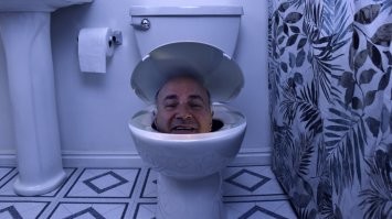 - сосед, бумага есть?