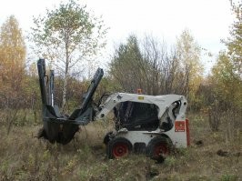 Честно говоря не понял что ви таки хотели сказать......

То ли вопрос то ли утверждение.

Есть Бестраншейная прокладка труб (набираем ютуб и смотрим) где не надо вскрывать верхний слой грунта. Канал пробивается под землёй и прокладываются трубы.
Технологии уже лет 10-ть.

............"Бестраншейная прокладка труб   это способ, который позволяет монтировать трубопроводные коммуникации без вскрытия грунта. Благодаря этому варианту прокладки исключается нарушение внешнего вида участка, целостности асфальтных дорог, уничтожение деревьев и т. д. На сегодняшний день этот способ включает в себя несколько возможных вариантов реализации."...........

Во вторых есть специальные ковши экскаваторы которые целиком и полностью могут выкопать ВЗРОСЛОЕ дерево , оставить его на хранение на соседней полянке ( корни будут в земле) а через неделю обратно поасадить
