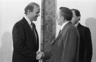 Уже в 1988 году, на встрече с Громыко Джо был старый, как какули мамонта.