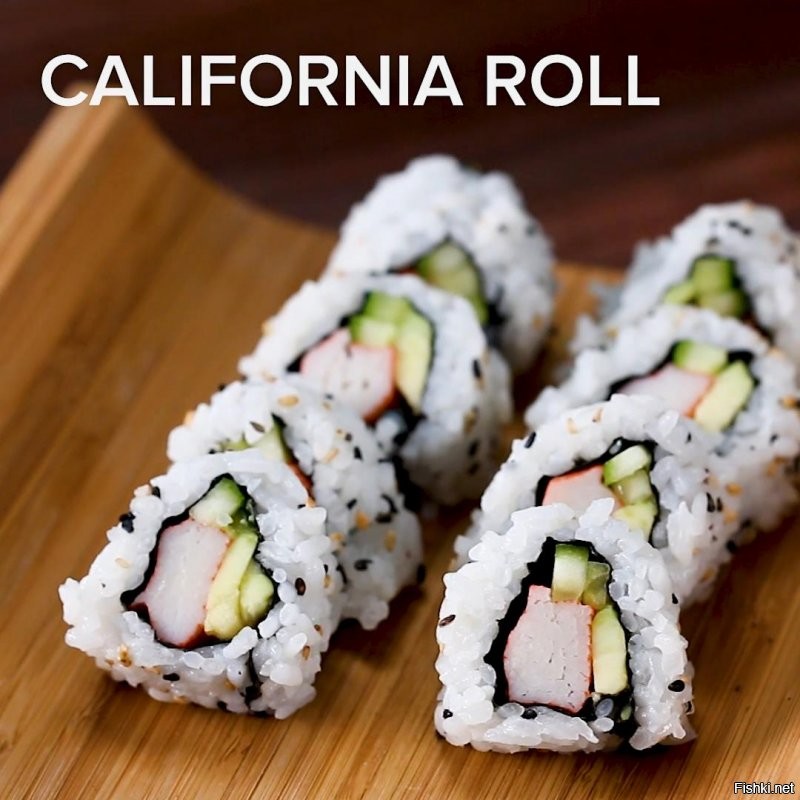 Сами по себе роллы (нори, рис и один тип рыбы внутри) - это традиционная японская кухня.
Сегодня есть несколько популярных разновидностей, вроде «Филадельфия» или «Калифорния», которые новодел и пришли из США.