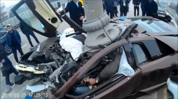 Да уж... В гараж поставить, и в перерыве пьянки друзей водить смотреть, цокать языком и Курвуазье потягивать...
А то...
(это конечно не бугатти, но в москве на такой машине ...  сомнительно)