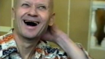 Ещё как вселяются. А вот проявляется у атеистов это вселение зачастую гораздо страшнее. Поскольку атеисты не ходят в храмы, не читают молитв, то на ранних стадиях проявить беду не представляется возможным. Демон овладевает человеком незаметно, без внешних "симптомов", что приводит к более трагическим результатам как для одержимого, так и для окружающих.