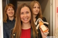 подрабатывает