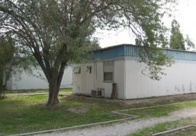 В Иране на АЭС "Бушер", наши специалисты живут в домиках из морских контейнеров построенных еще немцами в конце 70-х. Нормальные домики, обшитые, с кондиционерами. При температуре +45 и влажности 100% в них достаточно комфортно.