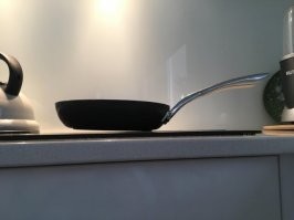 Скажем так условно-непригодная. Когда котлетки положишь они перевесят.