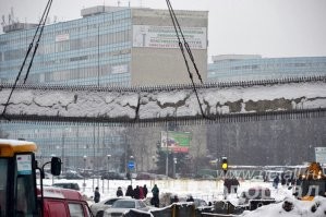 В 2012г, прям перед Новым Годом, 27 декабря, лопнула балка пешеходного перехода в Зеленограде....На три дня город был парализован...
