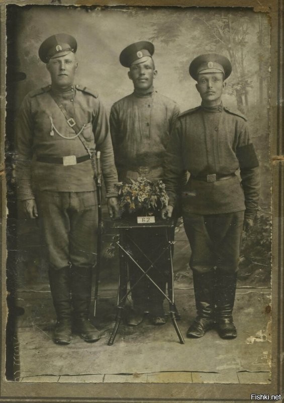 Слева Мой прадед Григорьев из д. Заручевская Архангельской области (правый берег Северной Двины). 
фото 1914 года, Первая Мировая война