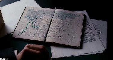 Мужчина чуть не погиб из-за выпавшей с 14 этажа оконной рамы со стеклом