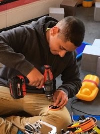 Тут трубочку сверлят, и до ноги там точно не дойдет.