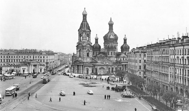 Ну и "спасибо" ему за уничтожение культурных ценностей страны. Хорошо еще что храм Спаса-на-Крови в СПб не взорвал, а вот этот не пощадил...