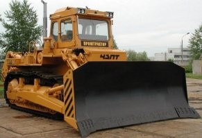 Нет. Скорее всего так называли ЧЗПТ Т-330. Отец работал на таком. Чебоксарский завод промышленных тракторов. Крутой бульдозер, мне даже можно было на коленках посидеть и порулить, а брат в 15 лет, без помощи отца, сам рулил.