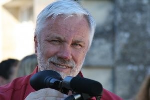 На Дмитрия Крылова очень похож!

з.ы. А мужику уважуха!